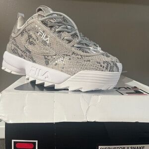 WOMEN'S DISRUPTOR 2 Fila size 9 new